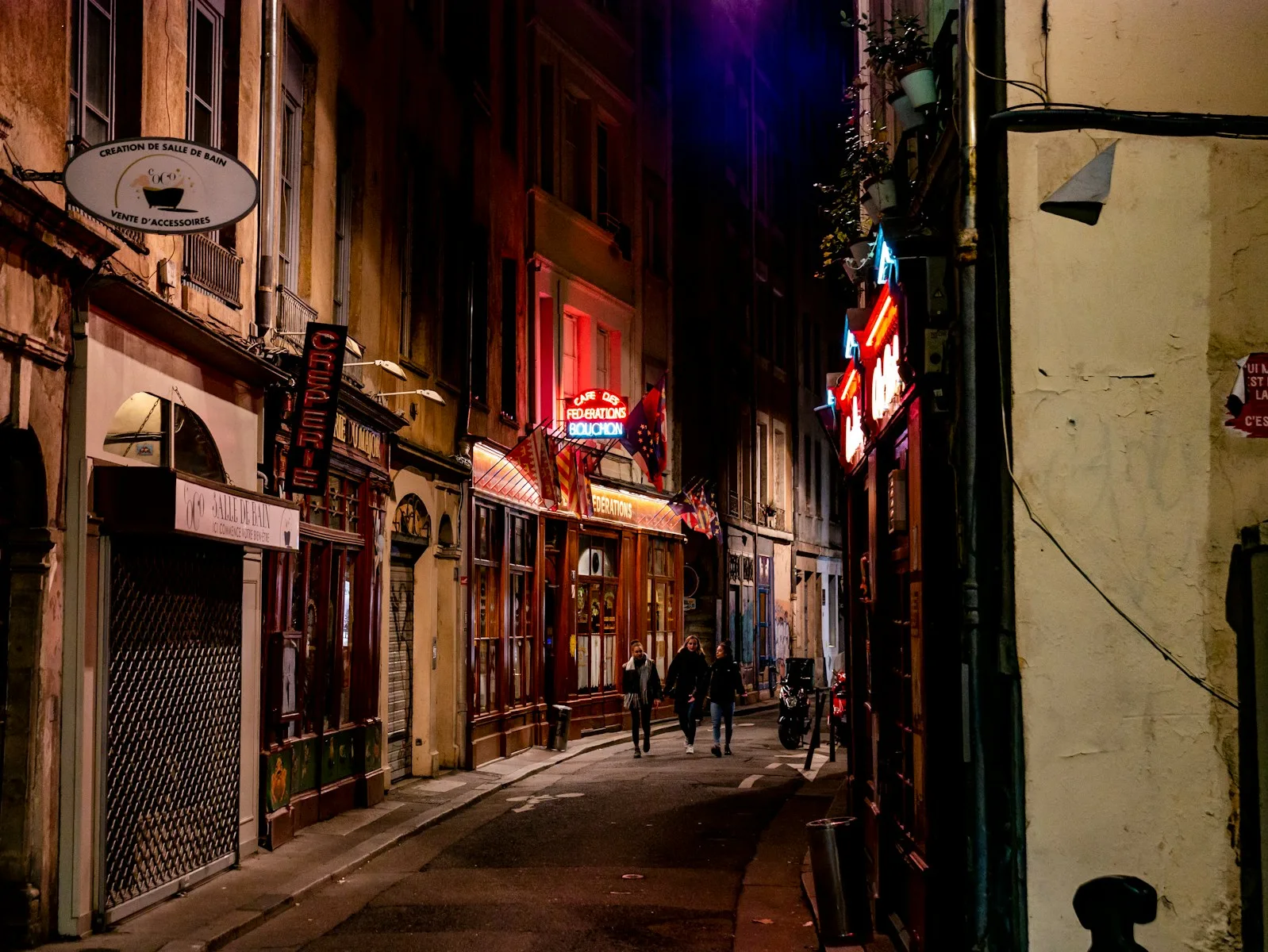 Diners at checked tablecloths in a traditional Lyon bouchon